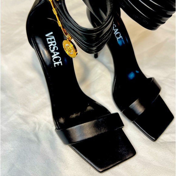 Versace Medusa heels - Picture 1 of 10